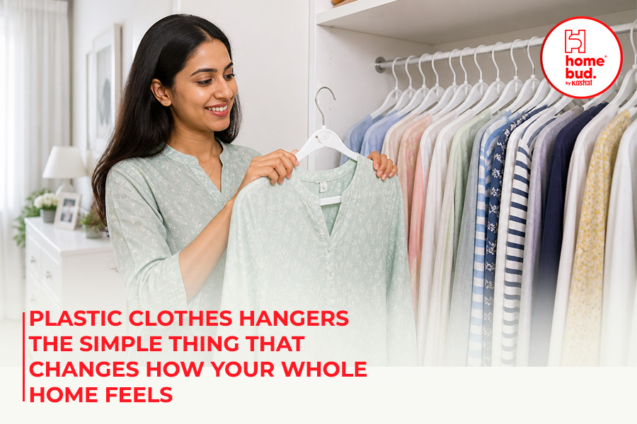 plastic clothes hangers